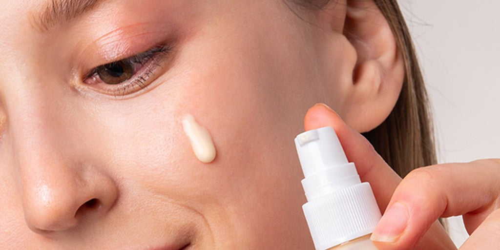 ¿Cuál es la importancia de la utilización de cremas y geles para el contorno de los ojos?